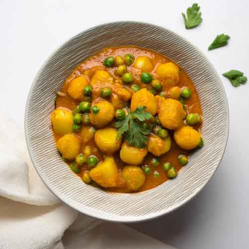 アロウマタール (ポテトとグリーンピースのカレー)